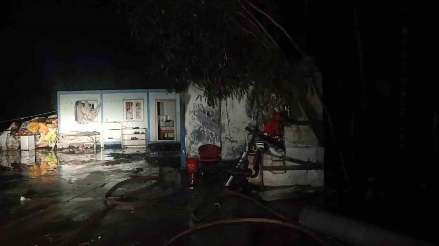 Yıldırım Yangına Sebep Oldu Konteyner Küle Döndü