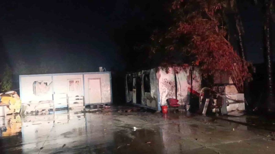 Yıldırım Yangına Sebep Oldu Konteyner Küle Döndü