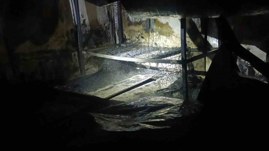 Yıldırım Yangına Sebep Oldu Konteyner Küle Döndü