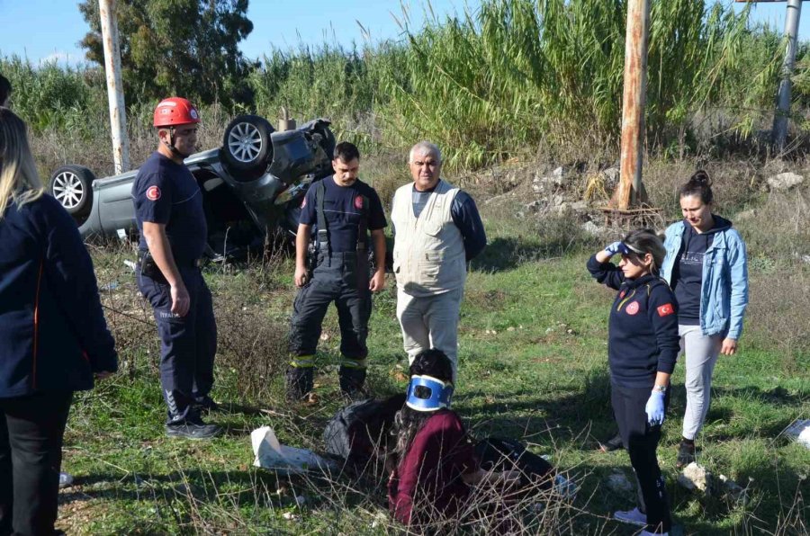 Otomobil Şarampole Yuvarlandı: 3 Yaralı