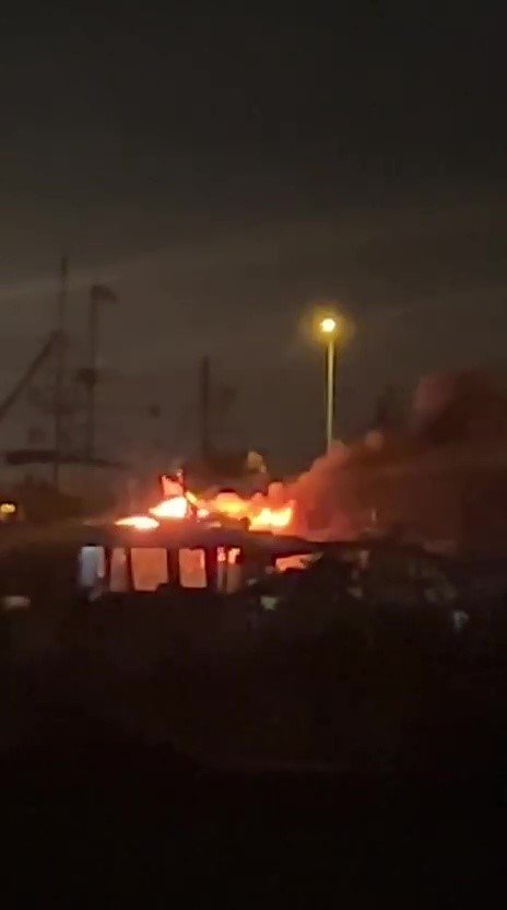 Antalya’da Düşen Yıldırım 3 Tekneyi Küle Çevirdi