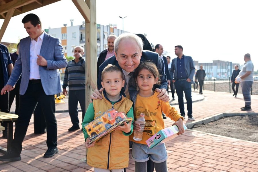 Başkan Kocagöz, Şelale Mahallesi’ne Kazandırılan Yeni Park Alanını İnceledi