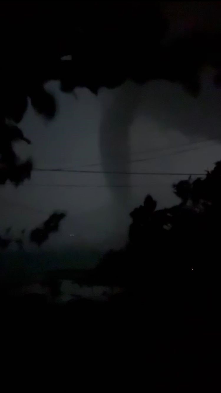 Akdeniz’de Hortum Kıyı Şeridini Vurdu: İş Yerleri Ve Evler Zarar Gördü