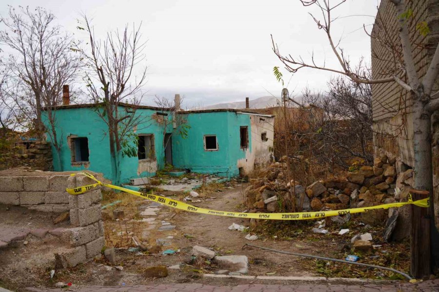 23 Yaşındaki Genç, Metruk Binada Ölü Bulundu