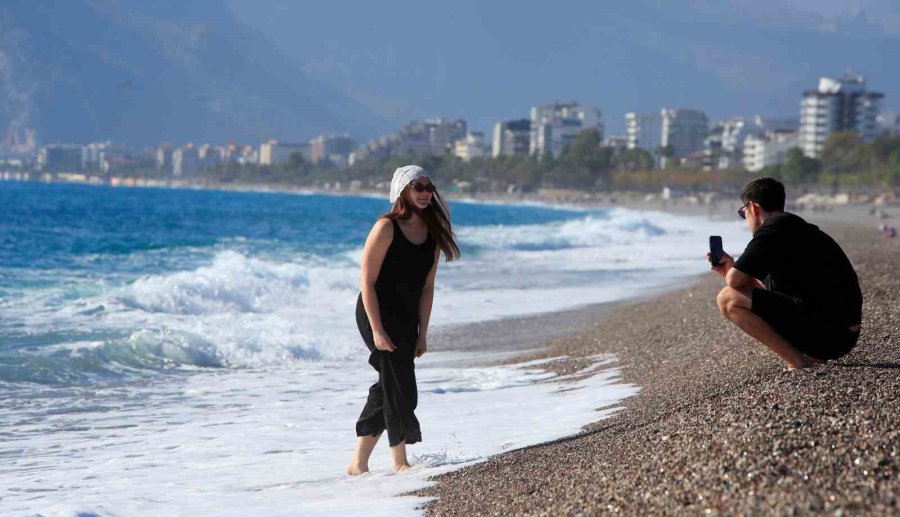 Antalya’da Dün Yağmur Ve Fırtına, Bugün Deniz Keyfi
