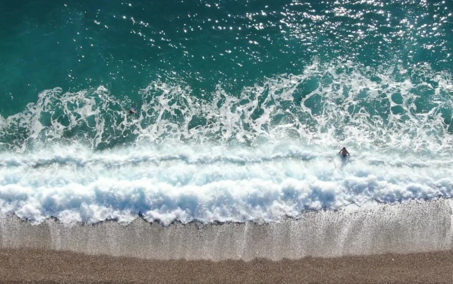 Antalya’da Dün Yağmur Ve Fırtına, Bugün Deniz Keyfi