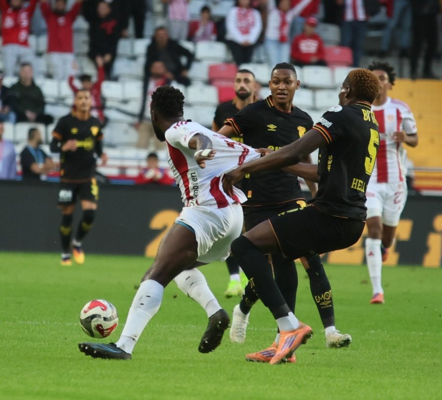 Trendyol Süper Lig: Antalyaspor: 1 - Göztepe: 0 (ilk Yarı)