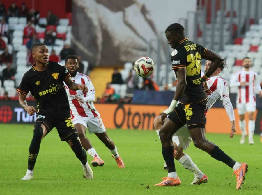 Trendyol Süper Lig: Antalyaspor: 1 - Göztepe: 0 (ilk Yarı)