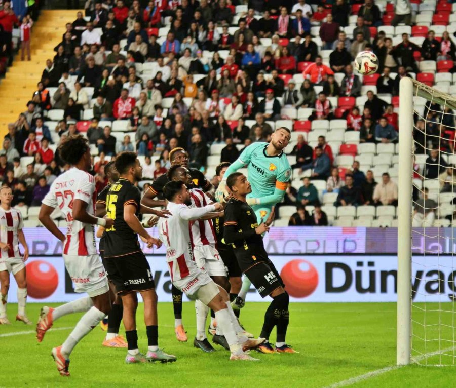 Trendyol Süper Lig: Antalyaspor: 1 - Göztepe: 0 (ilk Yarı)