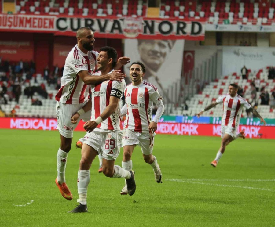 Trendyol Süper Lig: Antalyaspor: 1 - Göztepe: 0 (ilk Yarı)