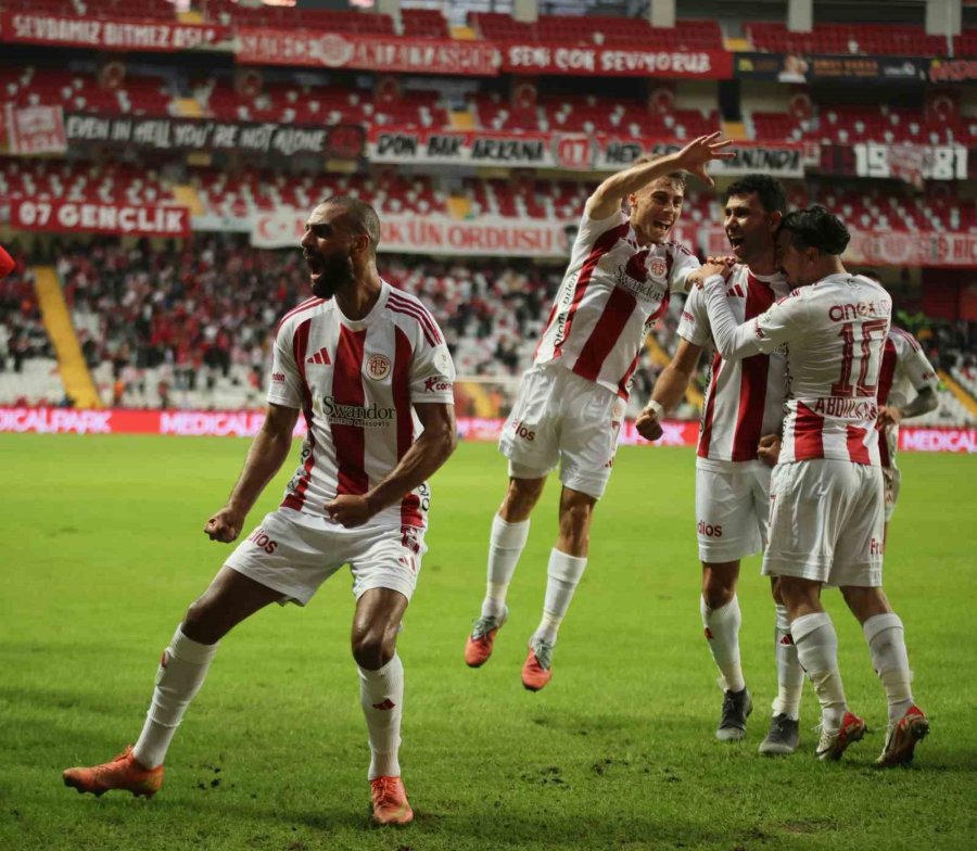 Trendyol Süper Lig: Antalyaspor: 1 - Göztepe: 0 (ilk Yarı)