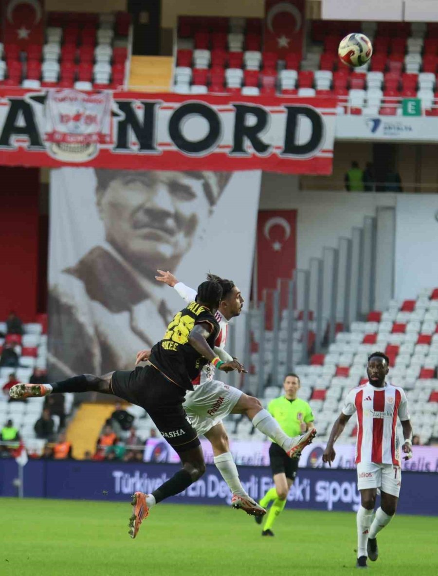 Trendyol Süper Lig: Antalyaspor: 1 - Göztepe: 0 (ilk Yarı)