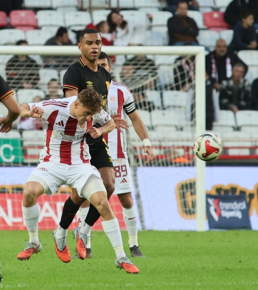 Trendyol Süper Lig: Antalyaspor: 1 - Göztepe: 0 (ilk Yarı)