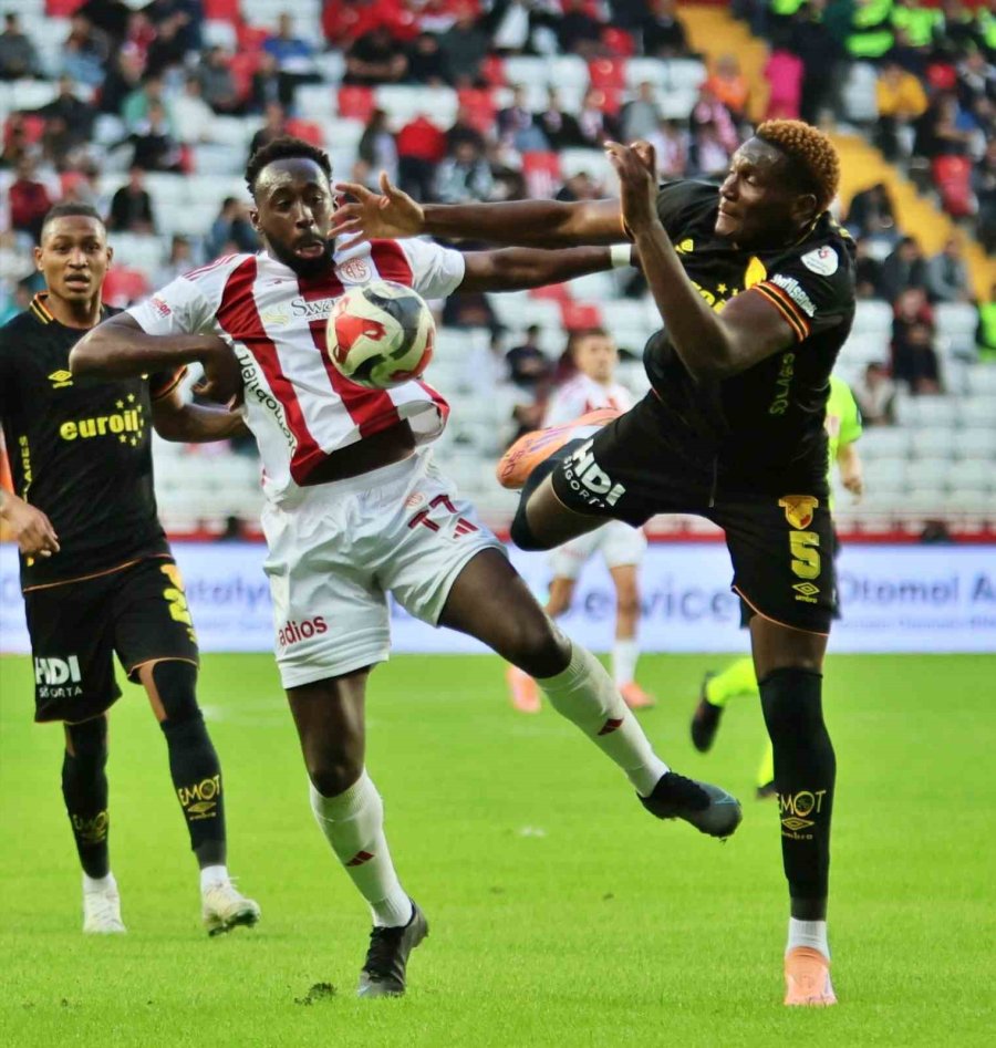 Trendyol Süper Lig: Antalyaspor: 1 - Göztepe: 0 (ilk Yarı)