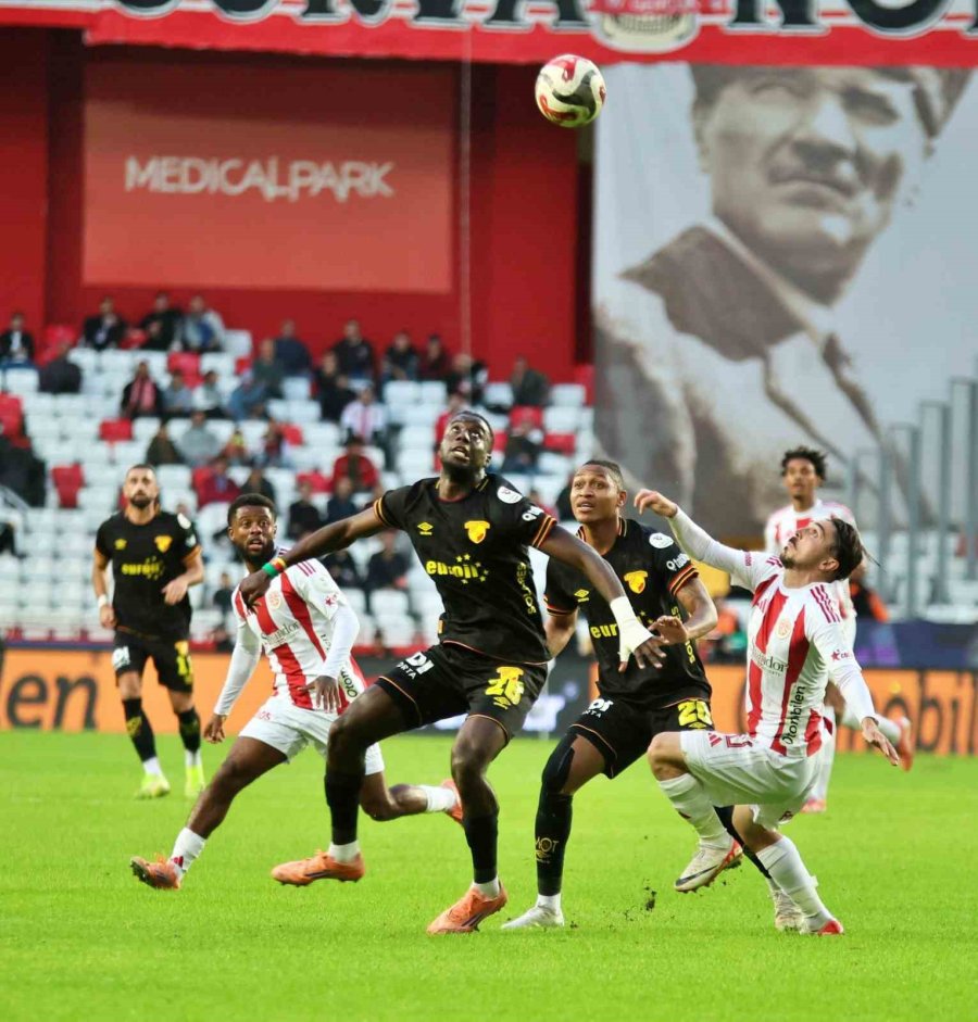 Trendyol Süper Lig: Antalyaspor: 1 - Göztepe: 0 (ilk Yarı)