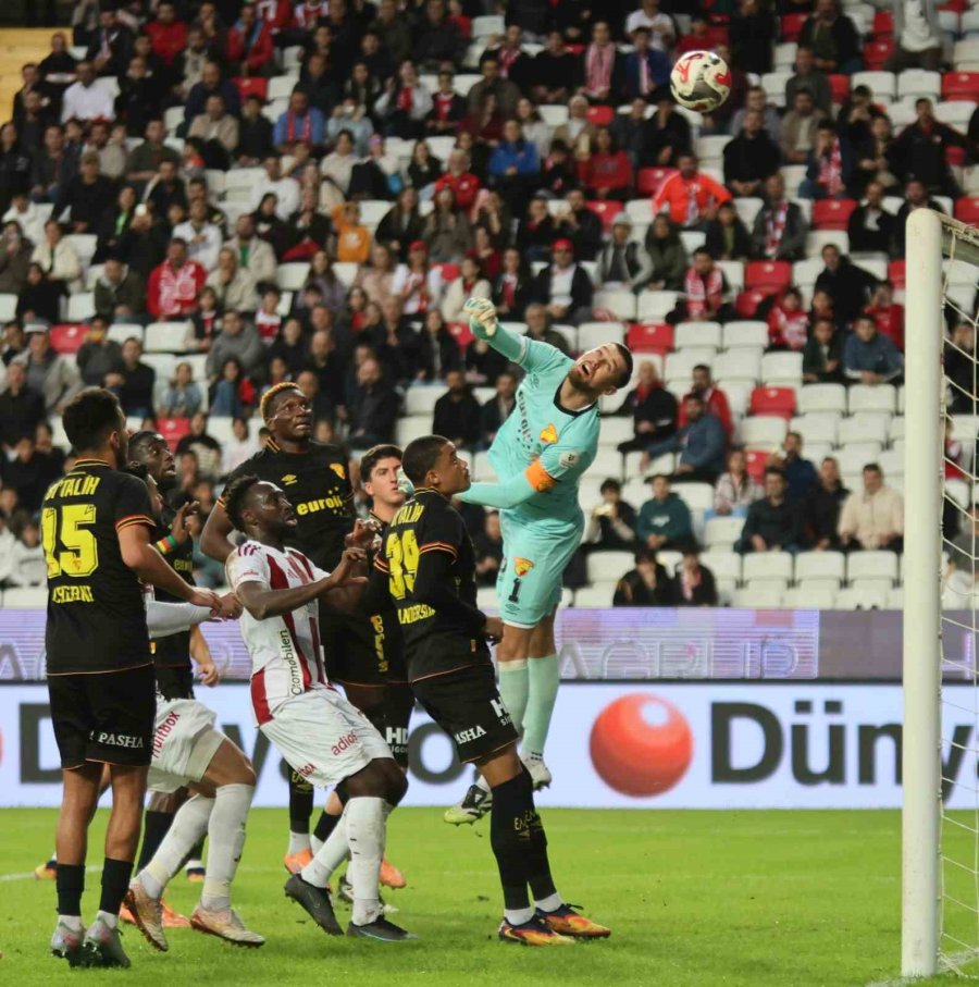 Trendyol Süper Lig: Antalyaspor: 1 - Göztepe: 0 (ilk Yarı)