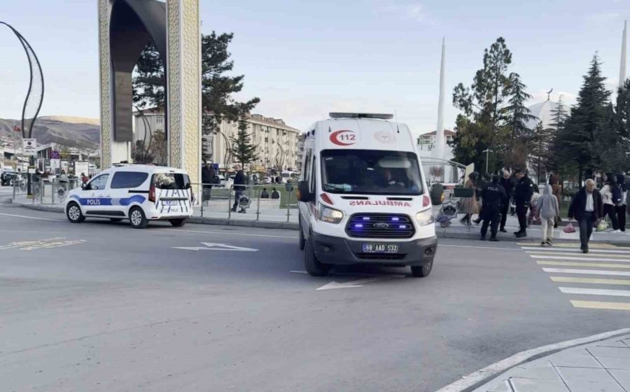 Aksaray’da 14 Yaşındaki Çocuk Sokak Ortasında Bıçaklandı, Şüpheli Kayıplara Karıştı