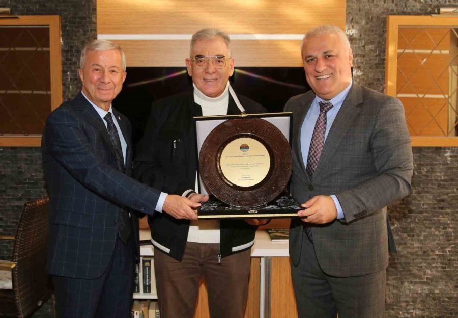 Alanya’nın Vergi Rekortmenlerine Plaket