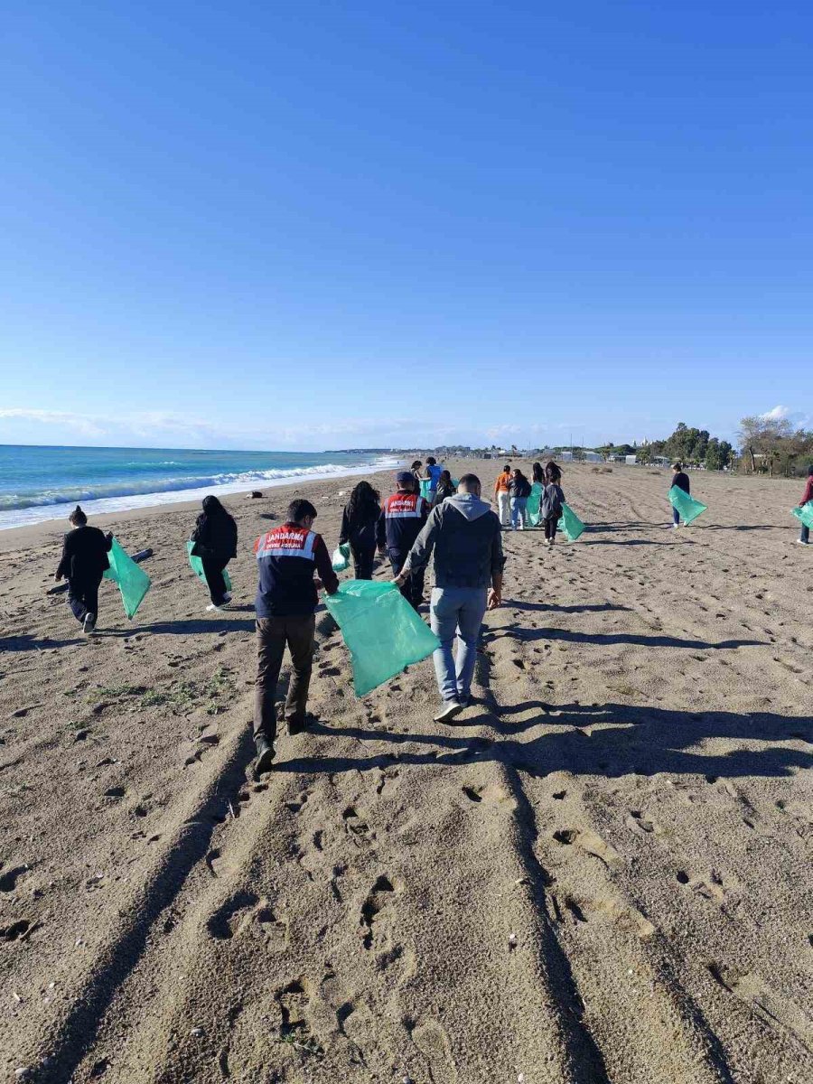 Jandarma’dan Çevre Koruma Eğitimi Ve Kıyı Temizliği