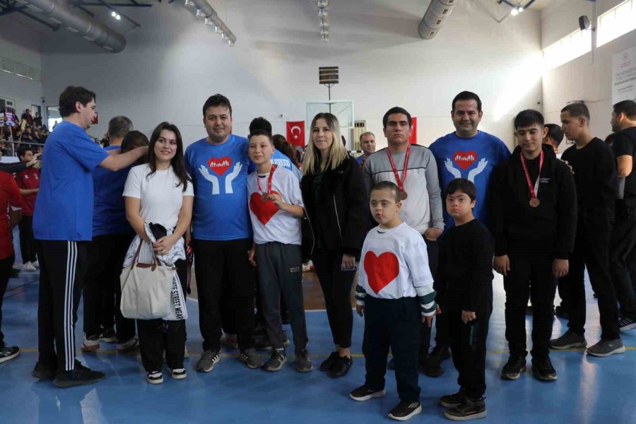 3 Aralık Dünya Farkındalık Günü Gazipaşa’da Özel Öğrencilerin Katılımıyla Kutlandı