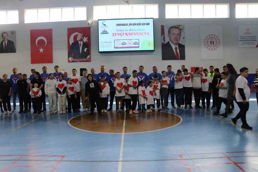 3 Aralık Dünya Farkındalık Günü Gazipaşa’da Özel Öğrencilerin Katılımıyla Kutlandı