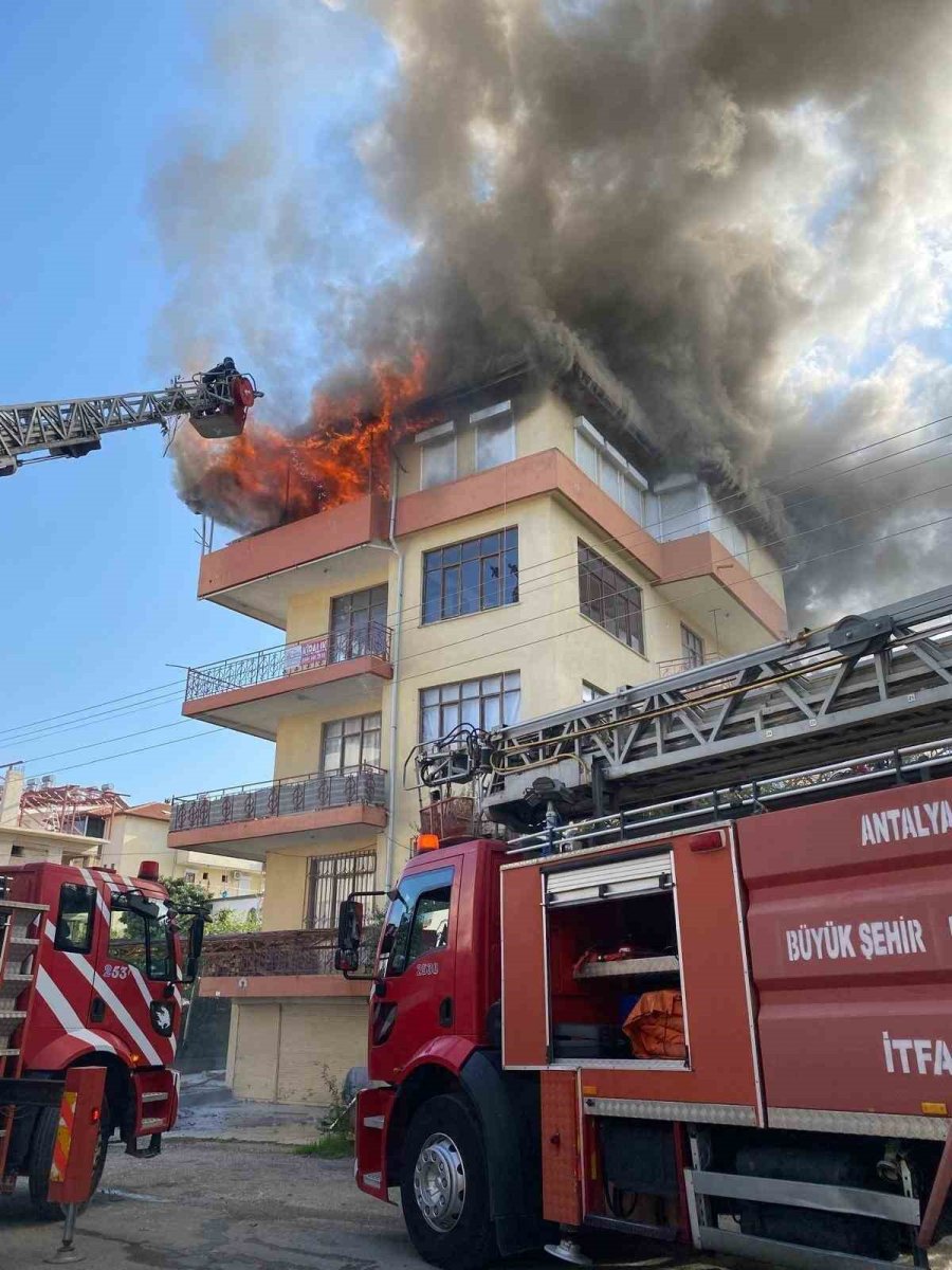 Daha Önce Alevlerin Arasından Kurtarılan 3 Çocuğun Aynı Evde İkinci Yangın Kabusu