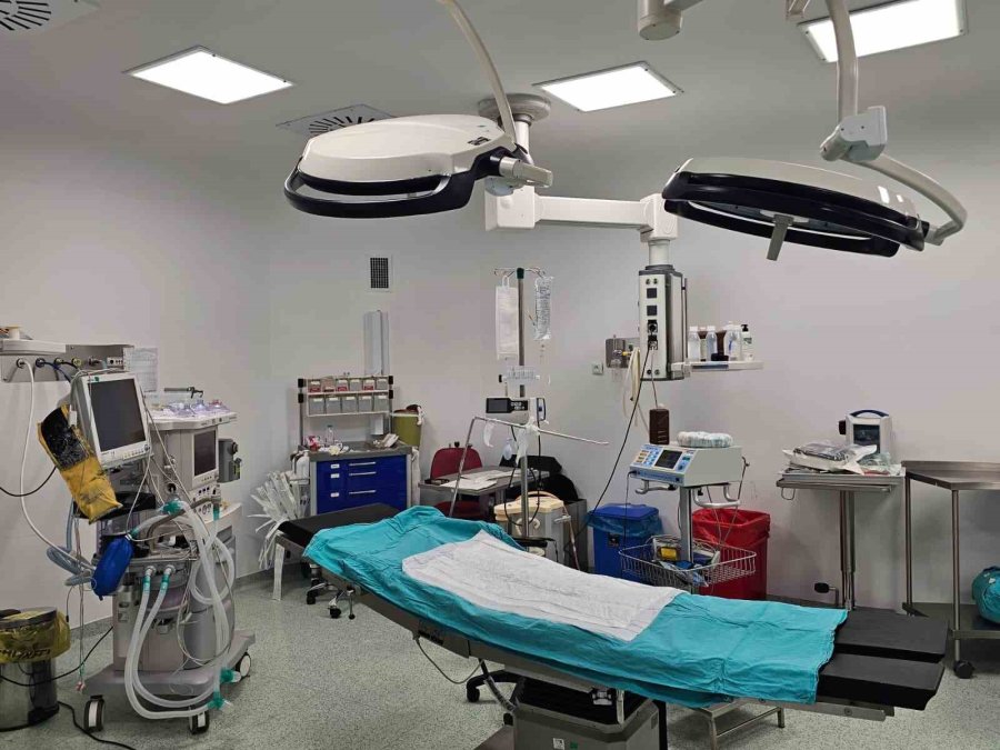 Niğde Ömer Halisdemir Hastanesi’nde Ameliyathaneler Yeni Alanda Hizmete Başladı