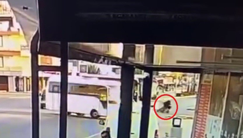 Motosikletle Okula Götürdüğü Kızını Kazada Kaybetti, Mezarına Diktiği Çiçeklere Hırsızlar Musallat Oldu