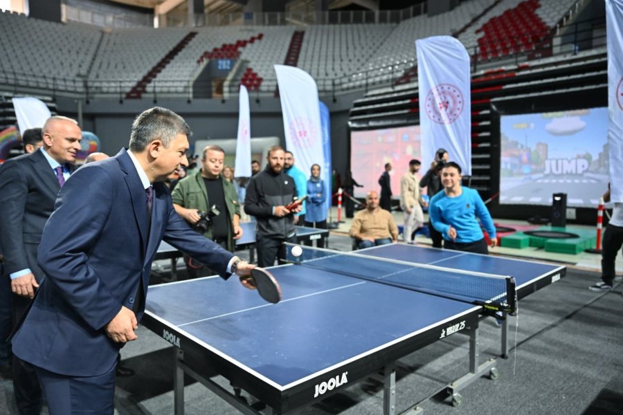 Antalya’da Engeller Sevgiyle Aşılıyor