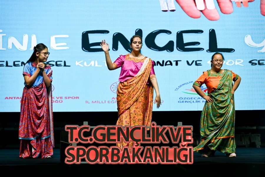 Antalya’da Engeller Sevgiyle Aşılıyor