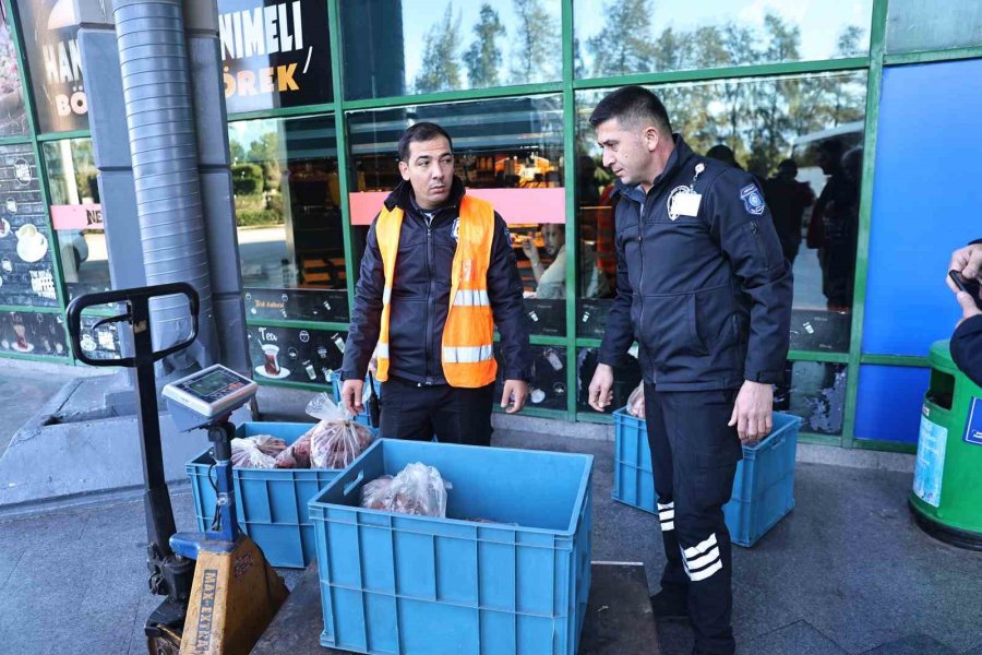 Yolcu Otobüsüyle Uygunsuz Şartlarda Taşınan Çeyrek Ton Ete El Konuldu