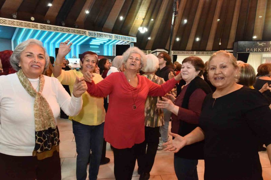 Kepez’den Tazelenme Üniversitesi Öğrencilerine Kadınlar Matinesi