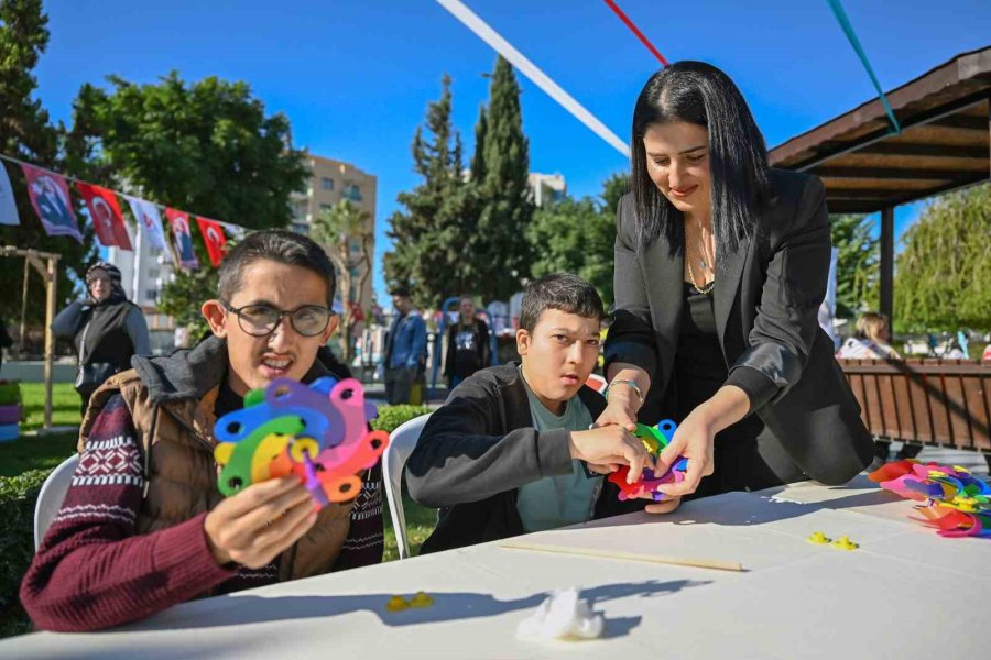 Mersin’de Özel Gereksinimli Bireyler Renkli Atölyelerde Buluştu