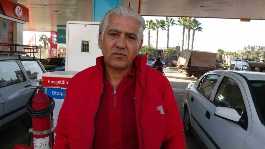 Lpg Pompası Takılıyken Hareket Eden Araca Pompacı Son Anda Müdahale Etti