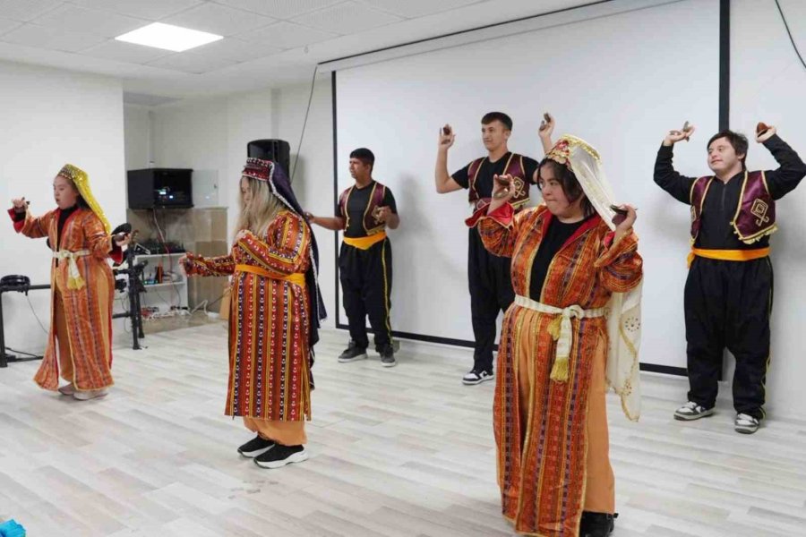 Özel Bireylerin Etkinliği Renkli Anlara Sahne Oldu