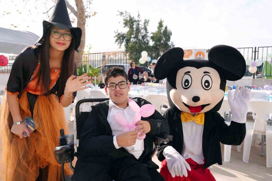 Özel Bireylerin Etkinliği Renkli Anlara Sahne Oldu