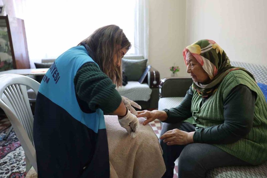 Akdeniz Belediyesinden 500 Haneye ’evde Temizlik Ve Kişisel Bakım’ Desteği