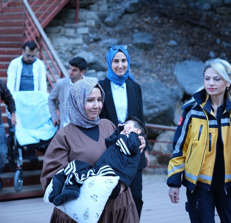 Cam Kemik Hastası Çocuğun Hayalini Sağlık Ekipleri Gerçekleştirdi