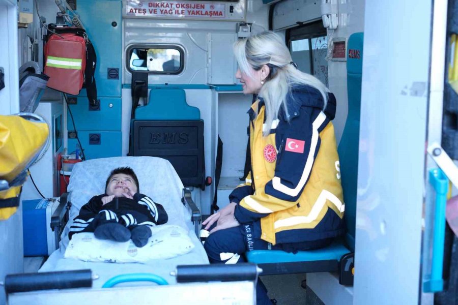 Cam Kemik Hastası Çocuğun Hayalini Sağlık Ekipleri Gerçekleştirdi