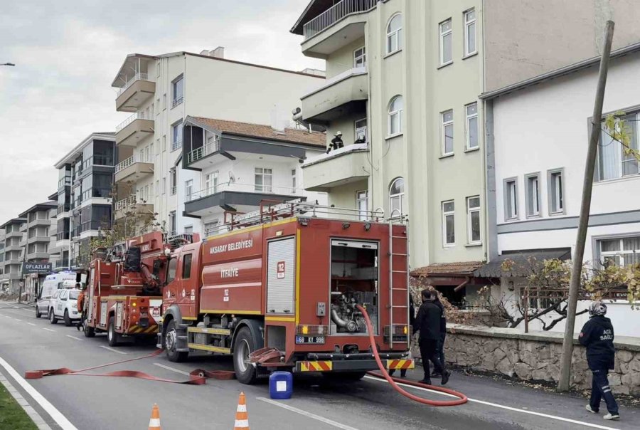 Balkona Dökülen Soba Külü Yangına Neden Oldu: 4 Kişi Dumandan Etkilendi