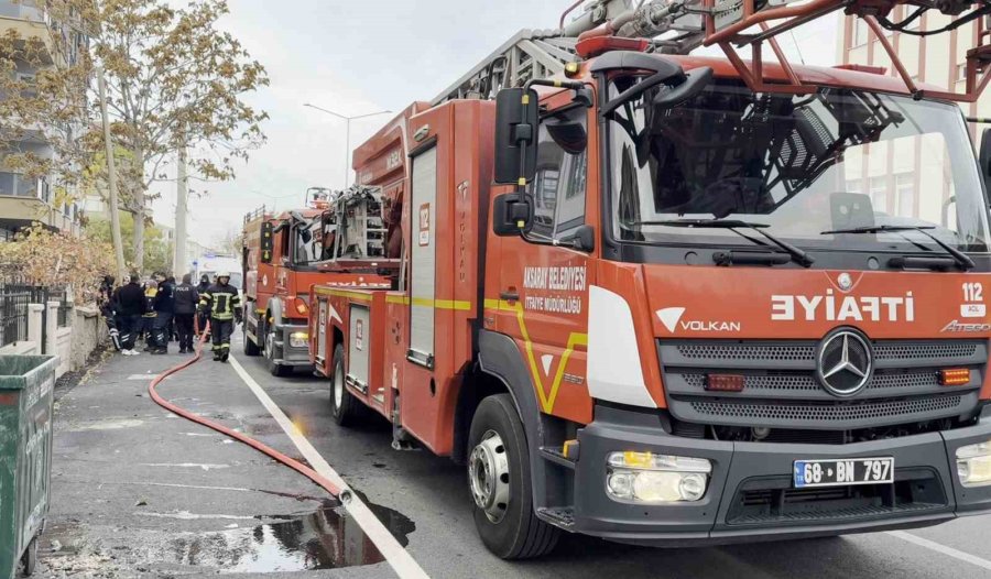 Balkona Dökülen Soba Külü Yangına Neden Oldu: 4 Kişi Dumandan Etkilendi
