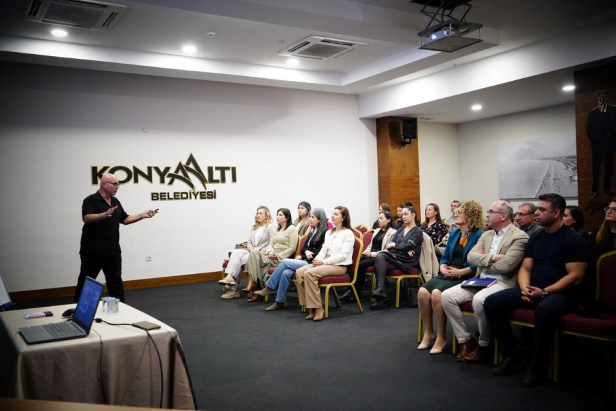 Konyaaltı Belediyesi Yönetici Kadrosuna Liderlik Eğitimi
