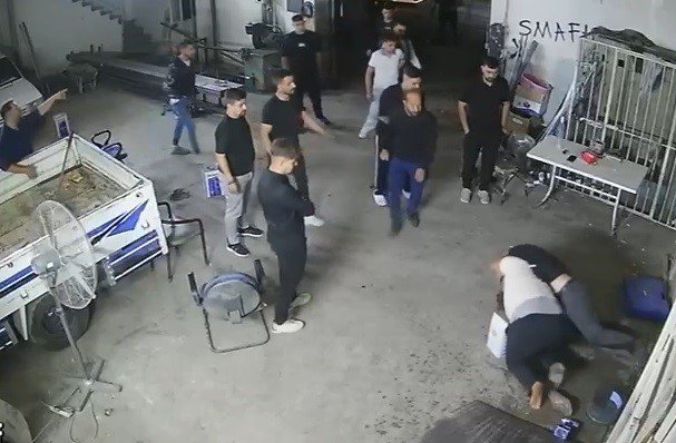 Sopa, Kürek Ve Av Tüfekli Meydan Savaşını Andıran Kavga Kamerada