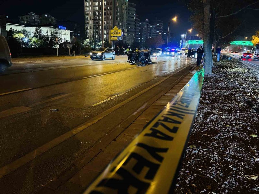 Kontrolden Çıkıp Ağaca Çarpan Otomobil Alev Aldı: 1’i Ağır 2 Yaralı