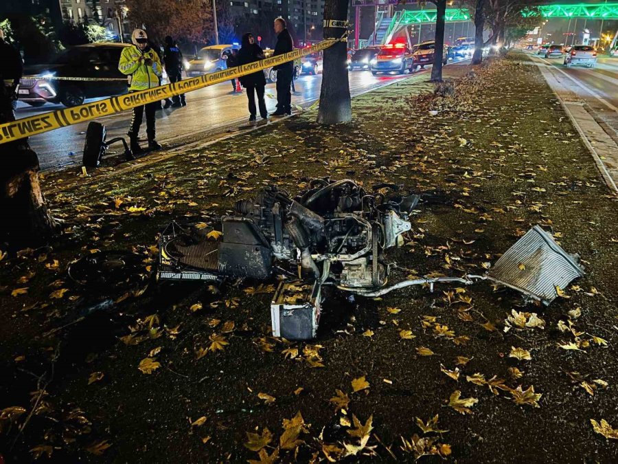 Kontrolden Çıkıp Ağaca Çarpan Otomobil Alev Aldı: 1’i Ağır 2 Yaralı