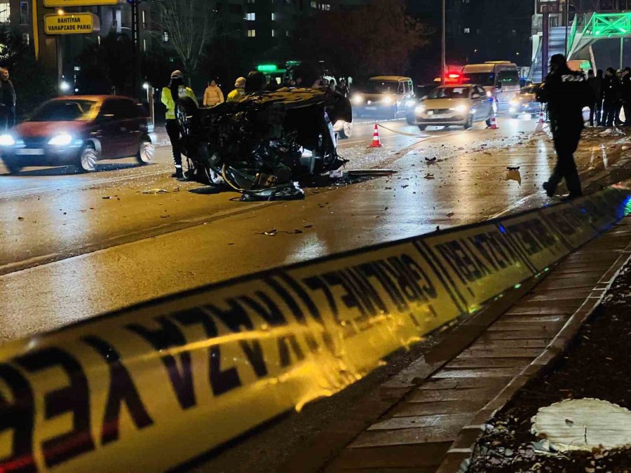 Konya’da Ağaca Çarpan Otomobilden Fırlayan Yolcu Kurtarılamadı