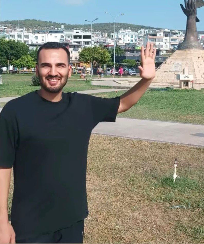 Mersin’de Komşusu Tarafından Öldürülen Anne Ve Oğlu Toprağa Verildi