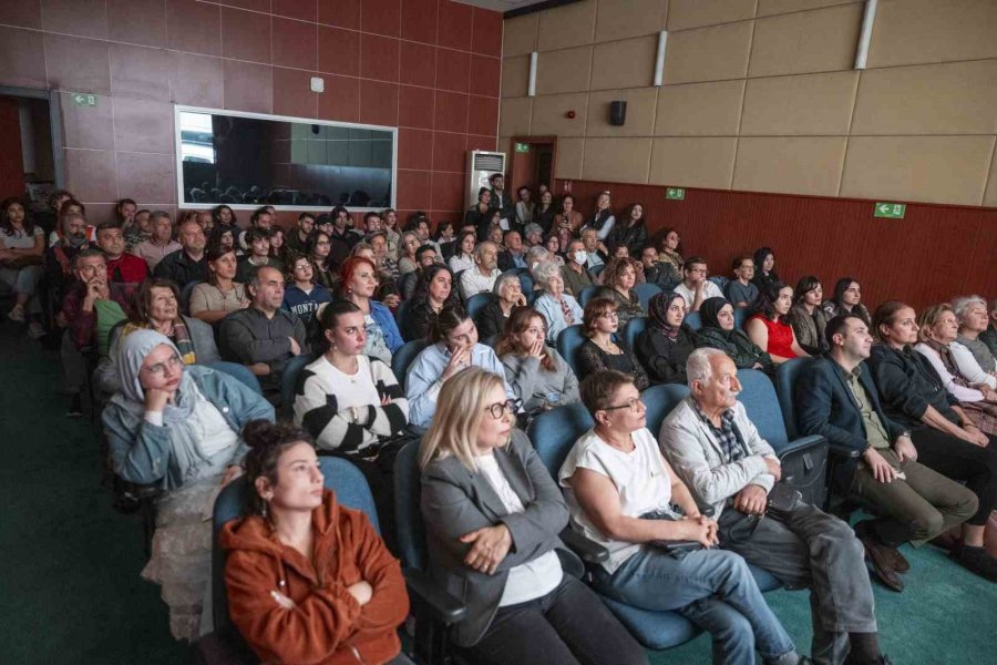 Mersin’de Kadın Radyocuların Hikayesine Işık Tutan Belgesel Gösterimi