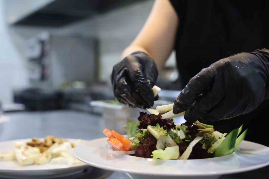 Büyükşehir Ekdağ Tesislerinde Sebze Ve Meyveler Ozonlu Su Ve Gazla Yıkanıyor