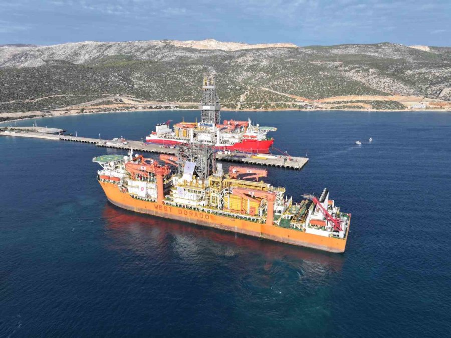 Türkiye’nin 6’ıncı Sondaj Gemisi Taşucu Limanı’na Yanaştı